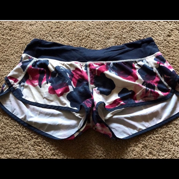 lululemon athletica Pants - LLL shorts. In beautiful Inky Bumbleberry